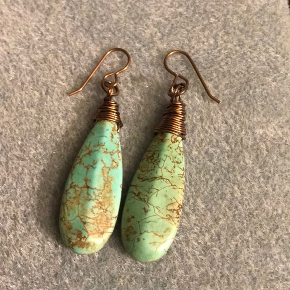 Jewelry - ⬇️🛍🎉magnesite wire wrapped earrings